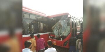 لاہور میں دو میٹرو بس آپس میں ٹکرا گئیں، ایک خاتون جاں بحق 16 افراد زخمی