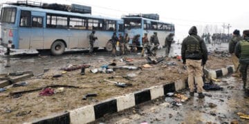 پلوامہ حملے کے بعد بھارت کے اندر سے آوازیں اٹھنا شروع