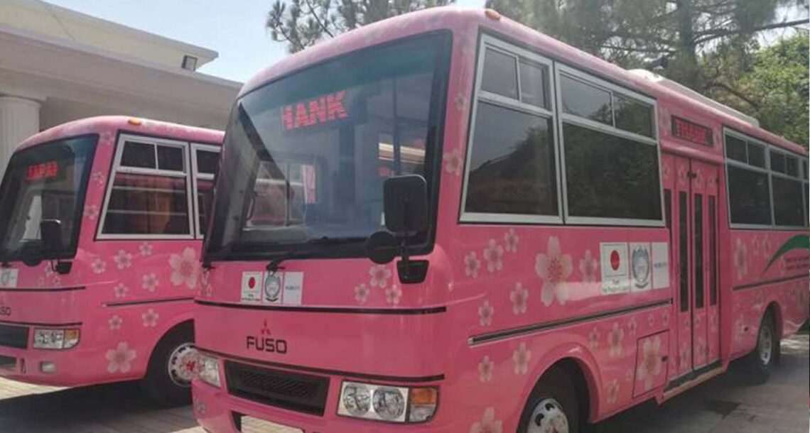 خیبرپختونخواحکومت کا خواتین کے لیے پنک بس سروس شروع کرنے کا فیصلہ