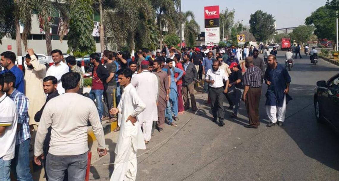 پی ایس ایل کے پاکستان میں ہونے والے میچز کے ٹکٹوں کی فروخت، 500 والے تمام ٹکٹس ایک گھنٹے میں ہی فروخت