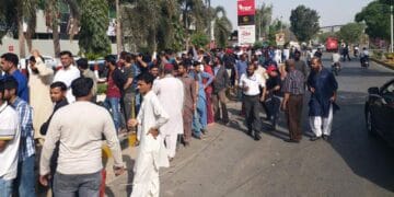 پی ایس ایل کے پاکستان میں ہونے والے میچز کے ٹکٹوں کی فروخت، 500 والے تمام ٹکٹس ایک گھنٹے میں ہی فروخت