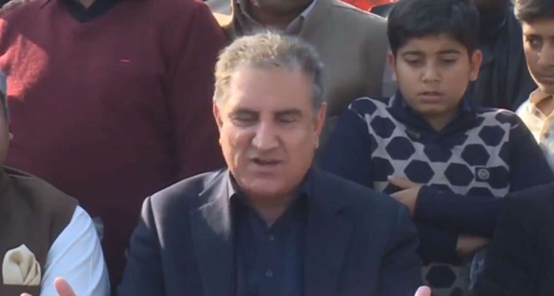 ملک میں جمہوریت، آئین اور اٹھارہویں ترمیم کو کوئی خطرہ نہیں. وزیر خارجہ شاہ محمود قریشی