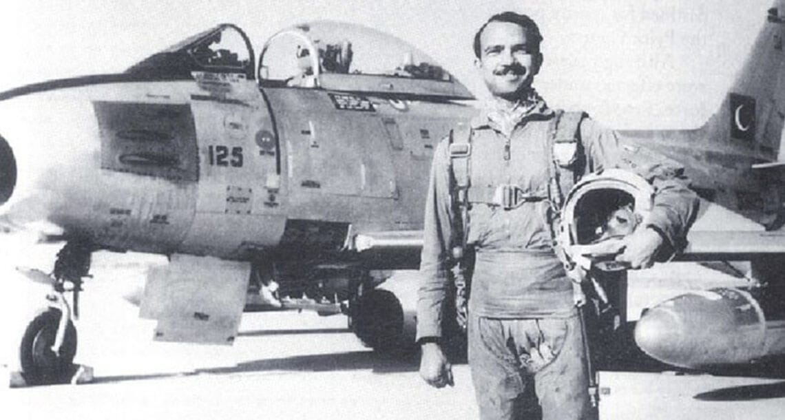 ایک منٹ میں بھارت کے پانچ طیارے مار گرانے والے قومی ہیرو ایم ایم عالم کی آج  چھٹی برسی