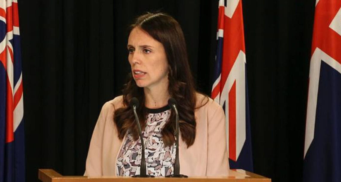 سانحہ کرائسٹ چرچ:‌ نیوزی لینڈ کی وزیراعظم کی مسلم کمیونیٹی سے سیاہ لباس پہن کر اظہار تعزیت