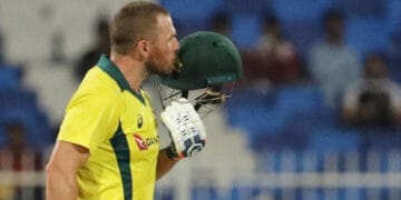 ایرون فنچ تباہ کن بیٹنگ، آسٹریلیا نے دوسرے ون ڈے میں پاکستان کو 8 وکٹوں سے شکست دیدی