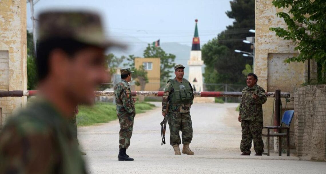 جنوبی صوبہ ہلمند میں طالبان کا افغان فوج کے ملٹری بیس پر حملہ