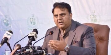 بالی وڈ اداکارہ کی وفاقی وزیر اطلاعات کے ہاتھوں کلاس