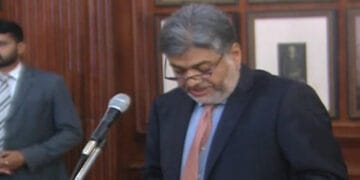 صمصام بخاری نے وزیر اطلاعات پنجاب کے عہدے کا حلف اٹھالیا