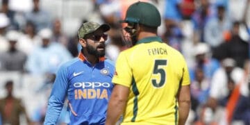 عثمان خواجہ کی سرجیکل اسٹرائیک،فوجی ٹوپیاں پہن کر کھیلنے والی بھارتی کرکٹ ٹیم کو شکست کا سامنا