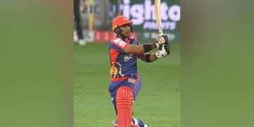 پی ایس ایل 4: افتخار احمد کی آل راؤنڈ پرفارمنس، کراچی کنگز کی سنسنی خیز مقبلے کے بعد فتح