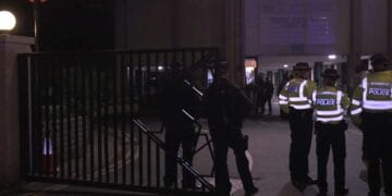 لندن میں دو افراد پر چاقو سے حملہ، لندن کی سینٹرل مسجد سیل