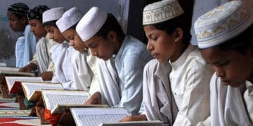 قومی ایکشن پلان: صوبائی حکومتوں نے مزید مدارس اور اسپتالوں کو اپنی تحویل میں لے لیا