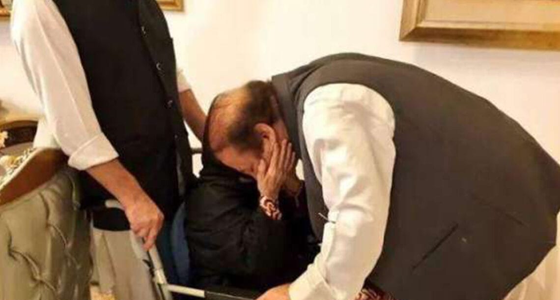 نوازشریف کی جاتی امرا میں اپنی والدہ سے ملاقات