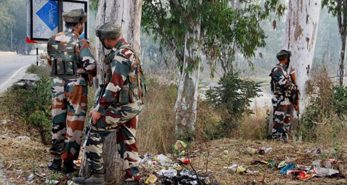 مقبوضہ کشمیر میں بھارتی اہلکار نے اپنے ہی تین ساتھیوں کو قتل کردیا