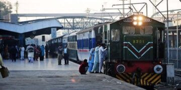 ریلوے حکام کا کرائے میں ڈیم فنڈ اور ایڈوانس بکنگ کی رقم شامل کرنے کا فیصلہ
