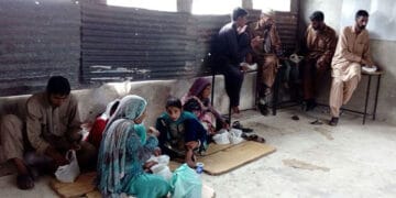 ایل او سی پر بھارتی جارحیت کی وجہ سے پاکستانی آبادی نقل مکانی کرنے پر مجبور