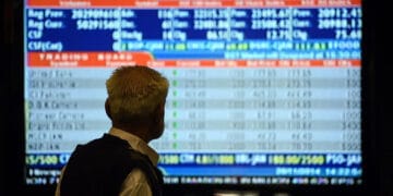 پاکستان اسٹاک ایکسچینج میں کاروبار کا مثبت آغاز