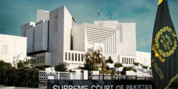 کرپٹ لوگ ملک لوٹ کر کھا گئے کوئی ان پر ہاتھ نہیں ڈالتا، نیب سے اللہ ہی پوچھے گا. سپریم کورٹ