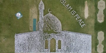 سانحہ کرائسٹ چرچ: 25 ہزار افراد کا مسجد النور کا انسانی ماڈل بناکر شہداء کو خراج عقیدت