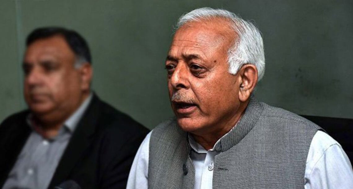 اسد عمر کے بعد وفاقی وزیر غلام سرور خان کا بھی نئی وزارت لینے سے انکار