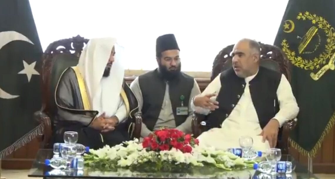 امام کعبہ کی پارلیمنٹ ہاؤس میں آمد، چیئرمین سینیٹ اور اسپیکر قومی اسمبلی سے ملاقات
