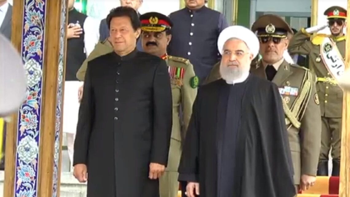 وزیر اعظم عمران خان کو ایران کے صدارتی محل میں گارڈ آف آنر پیش