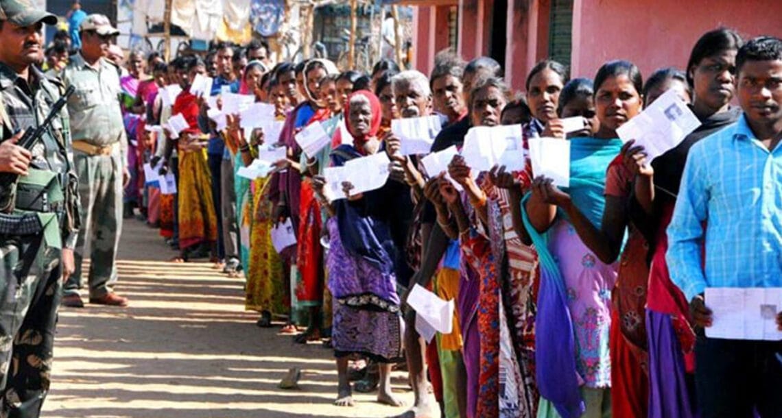 بھارت میں عام انتخابات کے دوسرے مرحلے میں پولنگ کا عمل جاری