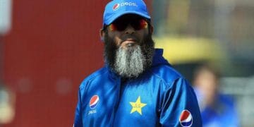 مشتاق احمد ایشین ایوارڈ وصول کرنے کیلیے لندن روانہ