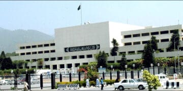 بتایا جائے 25 روپے کی دوائی 588 روپے کی کیسے ہوئی؟ سینیٹ کی قائمہ کمیٹی