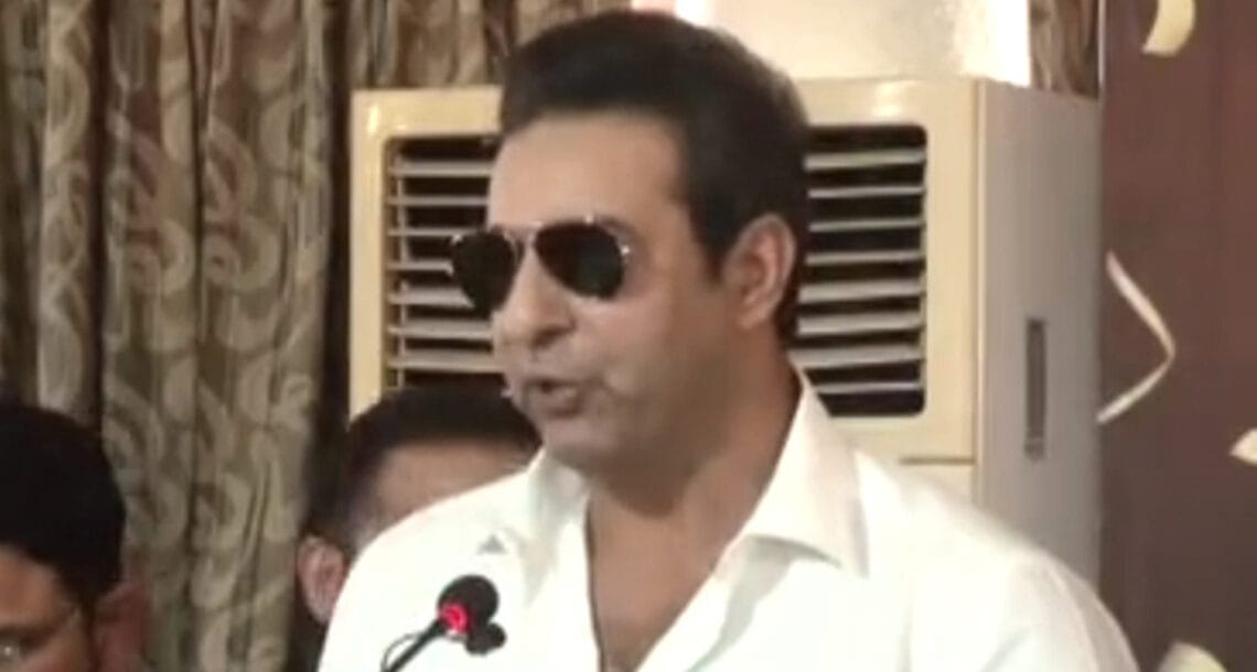 دنیا میں ورلڈ کپ ٹیموں کا اعلان ہورہا ہے اور یہاں تماشہ لگایا جا رہا ہے. وسیم اکرم