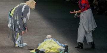 برازیل میں 26 سالہ ماڈل ٹیلس سوآریز ریمپ پر اچانک گر کر ہلاک