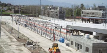 حکومت نے میگا پراجیکٹ بی آر ٹی میں تاخیر دو افسران برطرف