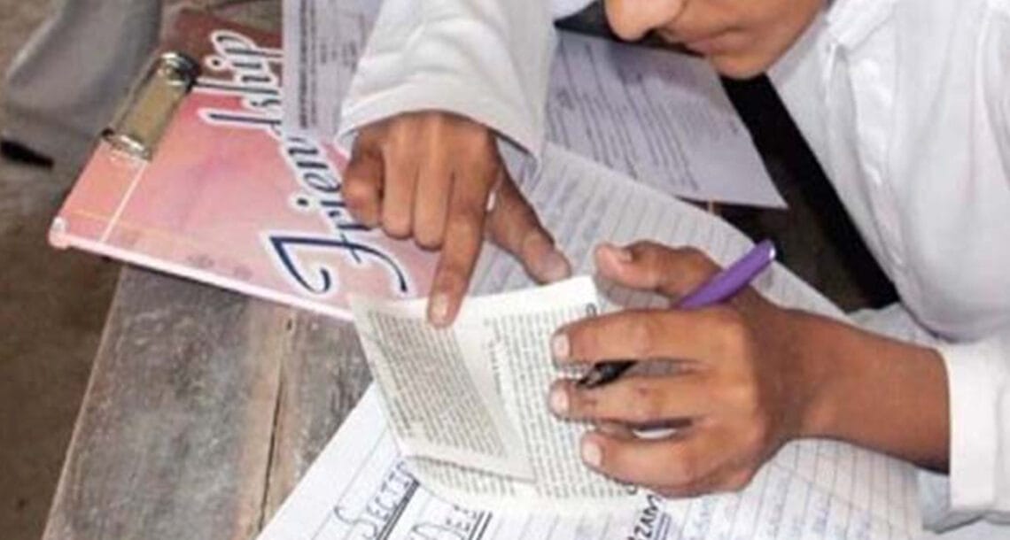 عمرکوٹ:  پیپر شروع ہونے سے پھلے ہی واٹسپ کے ذریعے اردو اورسندھی جماعت کا پرچہ آؤٹ