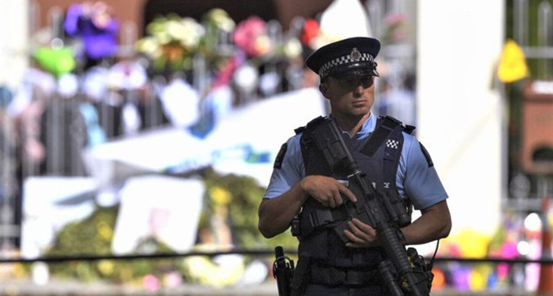 کرائسٹ چرچ میں بم برآمد، مشتبہ شخص گرفتار