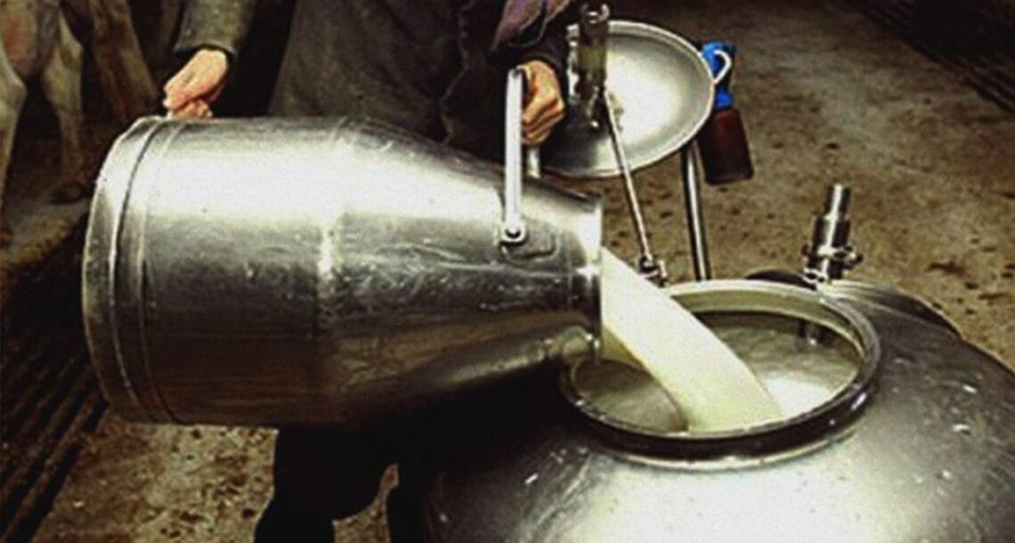 ڈیری فارمرز کا دودھ کی قیمت میں 25 روپے فی لیٹراضافے کا اعلان