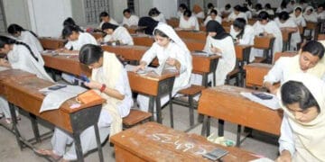 سندھ میں میٹرک کے امتحانات میں نقل کا نہ رکنے والا سلسلہ برقرار-