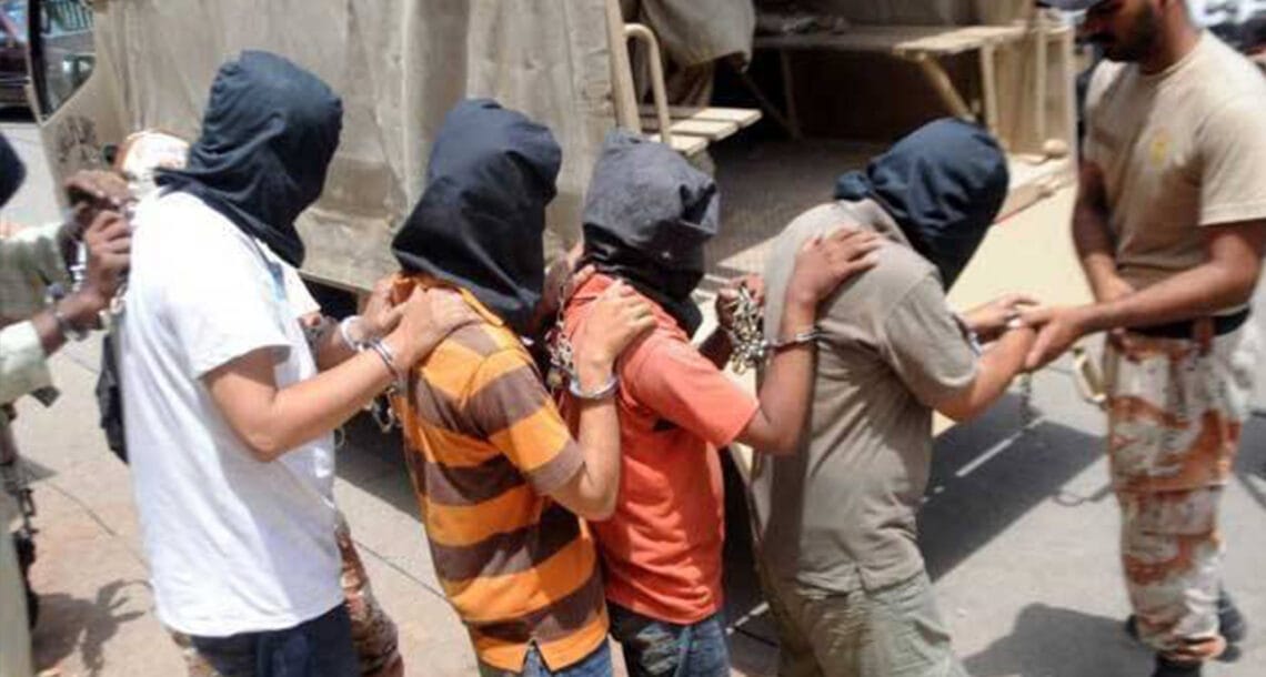 کراچی سے کالعدم تنظیم داعش کے 4 دہشت گرد گرفتار، دستی بم اور اسلحے کے علاوہ لیپ ٹاپ بھی برآمد