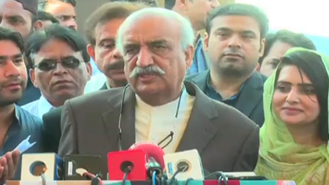 فوج کو حکومت کی ناکامیوں کے باوجود اس طرح سامنے نہیں آنا چاہیے. خورشید شاہ