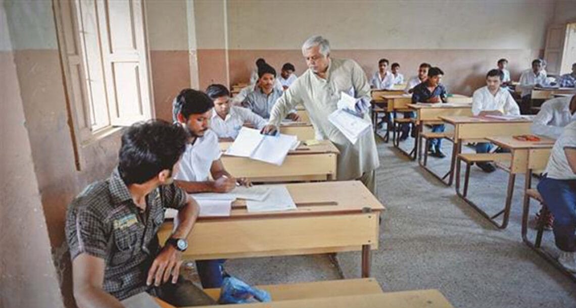 میٹرک کے امتحانات میں نقل مافیا کے سامنے بے بس انتظامیہ کا استذہ پر پابندی