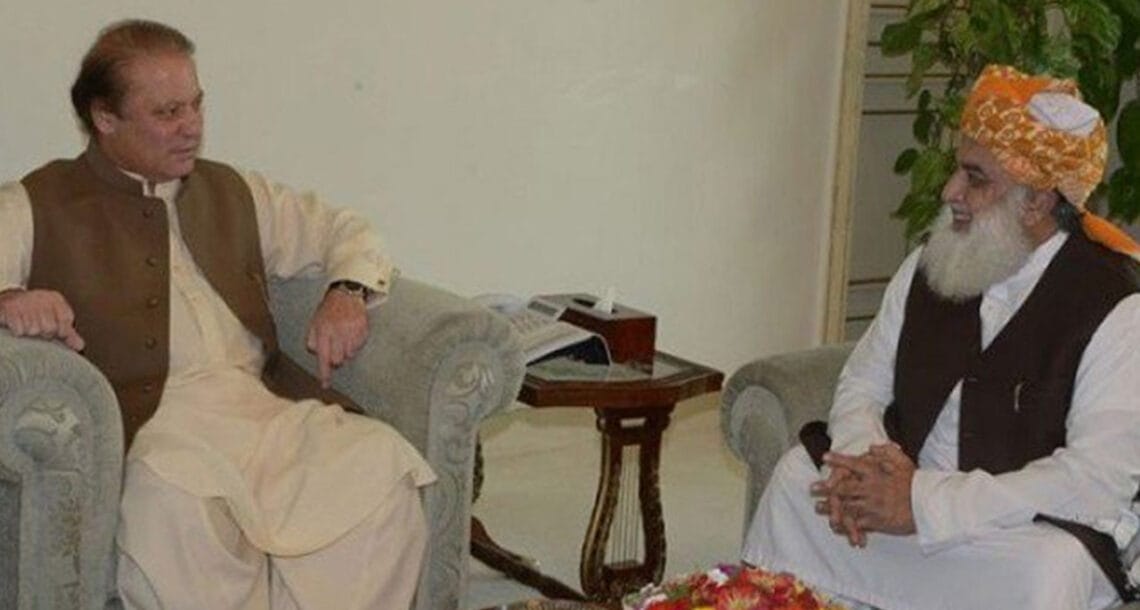 مولانا فضل الرحمان نواز شریف سے ملاقات کے لیے جاتی امرا  پہنچ گئے