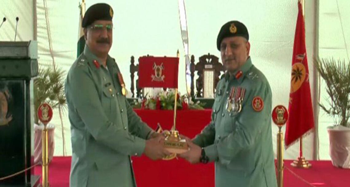 میجر جنرل عمر بخاری نے نئے ڈی جی رینجرز سندھ کا عہدہ سنبھال لیا — پاک الرٹس: سنسنی نہیں، صرف خبر - PakAlerts.net — قابل اعتماد ڈیجیٹل نیوز پلیٹ فارم عالمی امور، تازہ ترین خبریں, سیاست, ٹیکنالوجی، کھیل، معیشت، تفریح، صحت، تعلیم، اور بہت کچھ ایک جگہ پر۔ میجر جنرل عمر بخاری نے نئے ڈی جی رینجرز سندھ کا عہدہ سنبھال لیا
