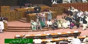 وزیراعظم تقریر پر قومی اسمبلی میں اپوزیشن اور حکومتی اراکین کی ہنگامہ آرائی