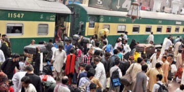 ٹرینوں کا شیڈول بری طرح متاثر، مسافر ٹرینیں معطل ہونے سے عوام پریشان