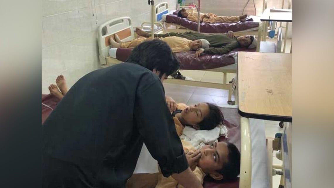 پشاور میں پولیو کے قطرے پینے سے متعدد بچوں کی حالت خراب
