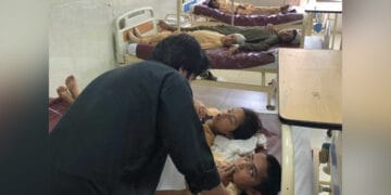 پشاور میں پولیو کے قطرے پینے سے متعدد بچوں کی حالت خراب
