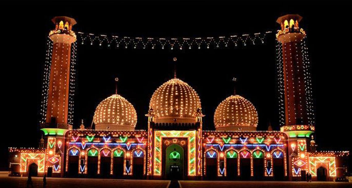 ملک بھر میں آج شب معراج  عقیدت و احترام سے منایا جائے گا