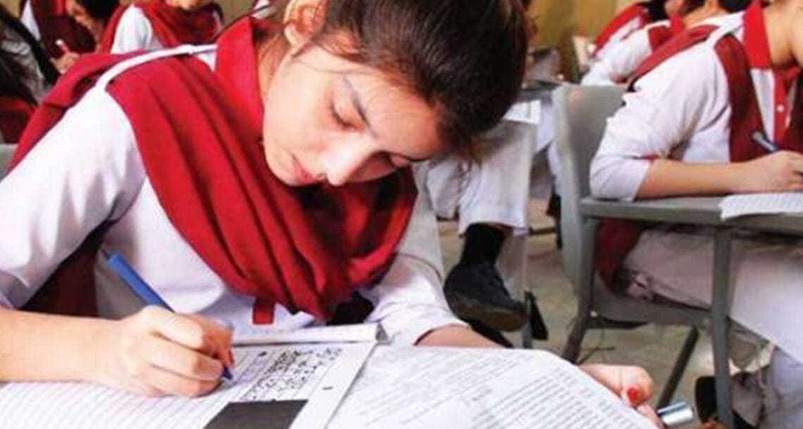 سندھ : انٹر میڈیٹ کے امتحانات میں نقل کا سلسلہ جاری، ایک اور پرچہ وقت سے پہلے آؤٹ
