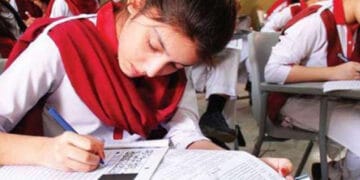 سندھ : انٹر میڈیٹ کے امتحانات میں نقل کا سلسلہ جاری، ایک اور پرچہ وقت سے پہلے آؤٹ