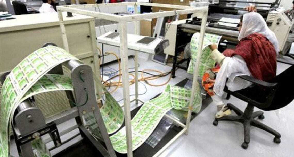 نادرا کے 120 جعل ساز ملازمین برطرف، 9 ہزار سے زائد شناختی کارڈز منسوخ۔