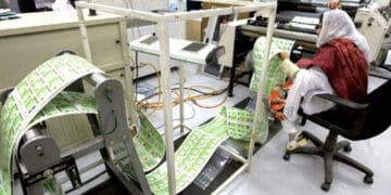 نادرا کے 120 جعل ساز ملازمین برطرف، 9 ہزار سے زائد شناختی کارڈز منسوخ۔